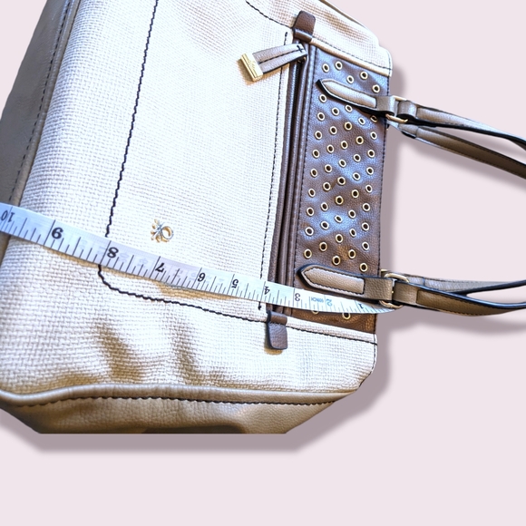 Benetton classic linen style vegan leather hand bag cream and brown medium 14" - Picture 5 of 10